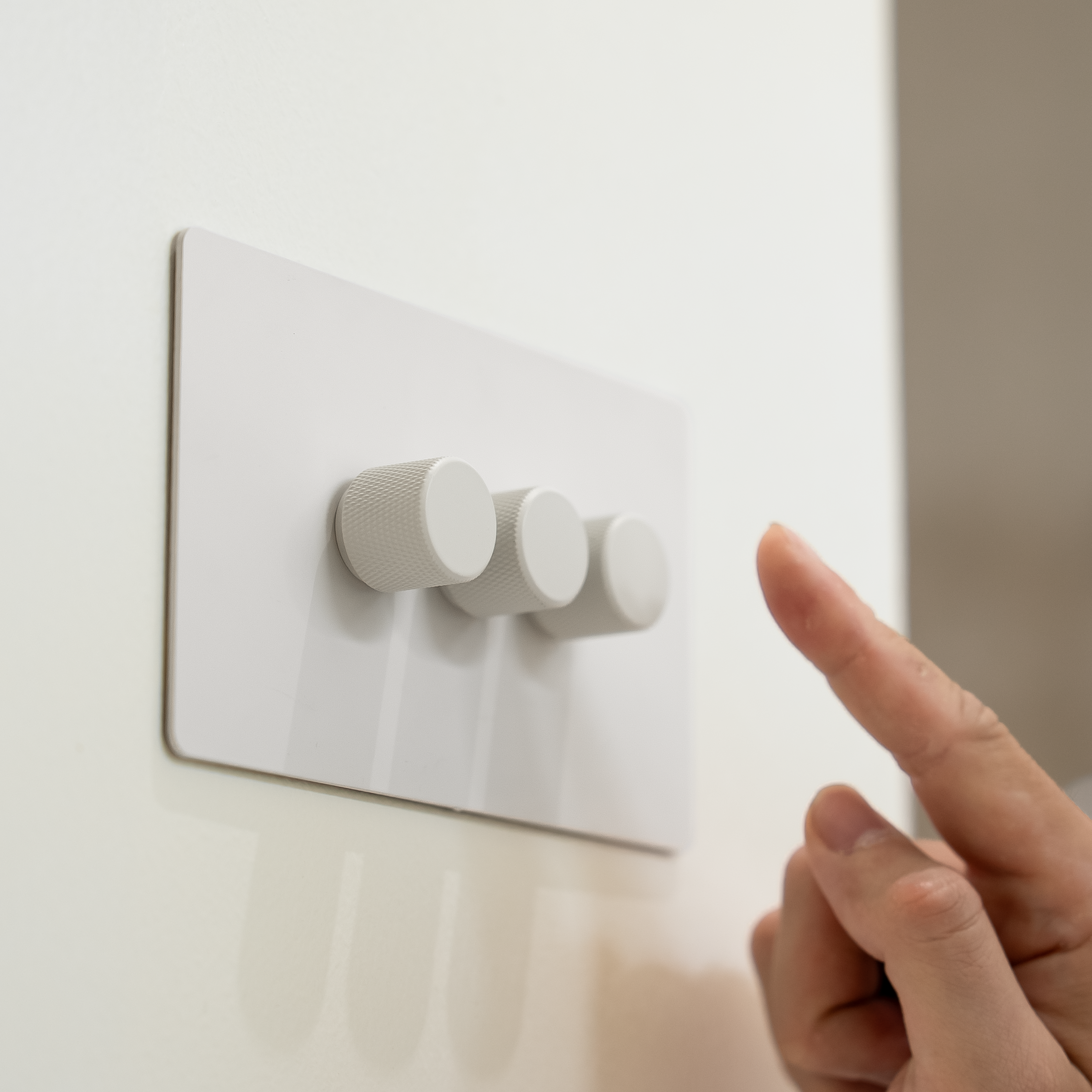 Dimmer switch - White steel series 1/2/3/4 Gang